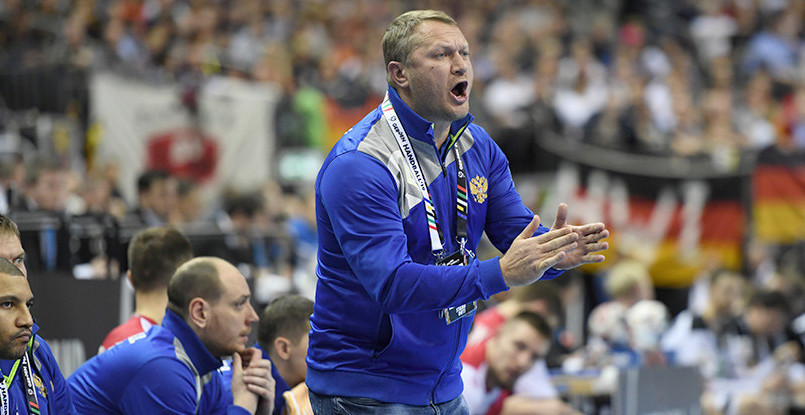 Эдуард Кокшаров: "Даже если у меня в голове есть какие-то сомнения, я себя настраиваю — и выхожу к игрокам, излучая энергию и уверенность"