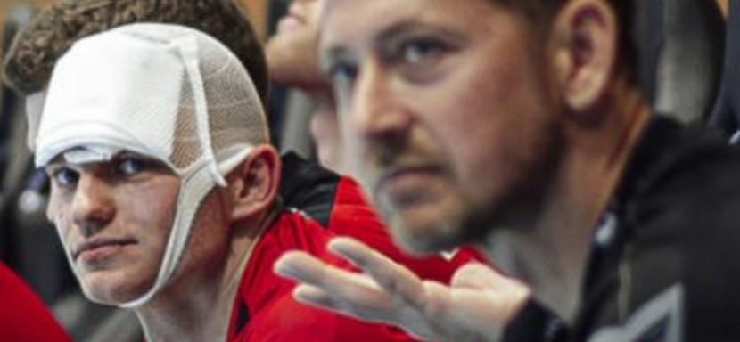 Бундеслига. Правый крайний "Мельзунгена" Тимо Кастенинг избежал серьёзной травмы после рассечения в матче с "Айзенахом"