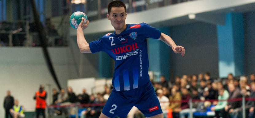 Астраханское "Динамо", уступая после первой половины, одолело краснодарский СКИФ. Левый крайний Альберт Гумаров отличился 14 раз