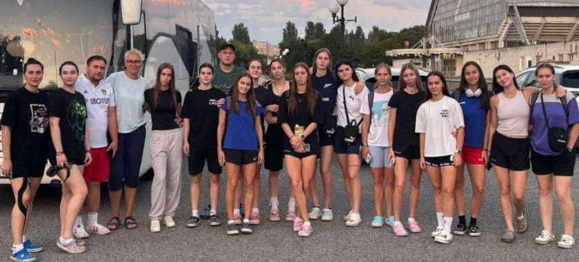 Гандболистки "Лады-2" в составе сборной Самарской области отправились на Спартакиаду. Жеребьёвка турнира состоится в день приезда