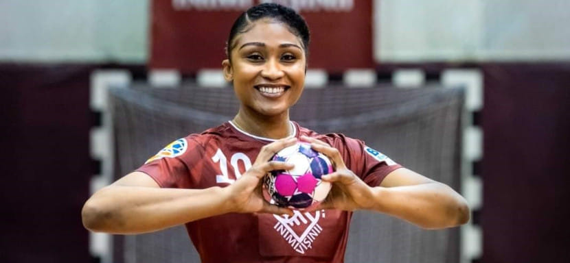 Румыния. Источник: "Рапид" подпишет контракты с линейными Альбертиной Кассомой и Лореной Остасе, а также левой крайней Хеннифер Гутьеррес