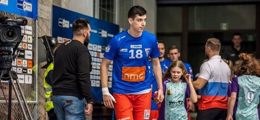 Суперлига. Комиссия по организации и проведению соревнований ФГР разрешила "Виктору" заявить на сезон Александра Татаринцева