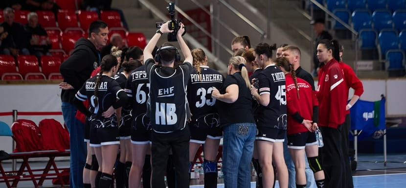 В стартовом матче воскресенья в женском чемпионате России "Астраханочка" была сильнее волгоградского "Динамо-Синары"