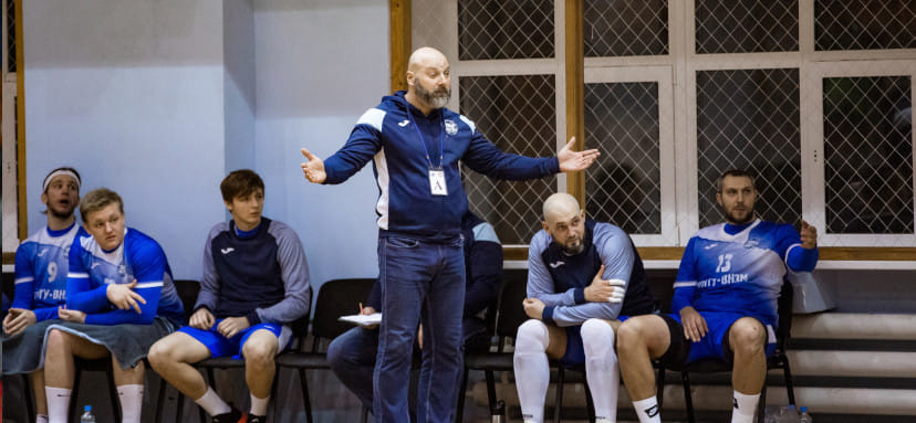 Olimpbet Суперлига. Супруга главного тренера "Акбузата": "Игрокам и тренерам клуба три месяца не платят зарплату. Парней выселяют из квартир"