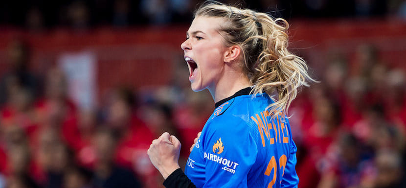 Лига чемпионов. Нидерландка Тесс Вестер из "Бухареста" совершила лучший сейв в первых матчах четвертьфинального раунда (ВИДЕО)