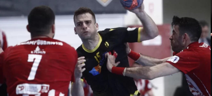 Греция. 47% спасений Ивана Мацкевича помогли его АЕКу обыграть "Олимпиакос" в первом матче финальной серии чемпионата страны