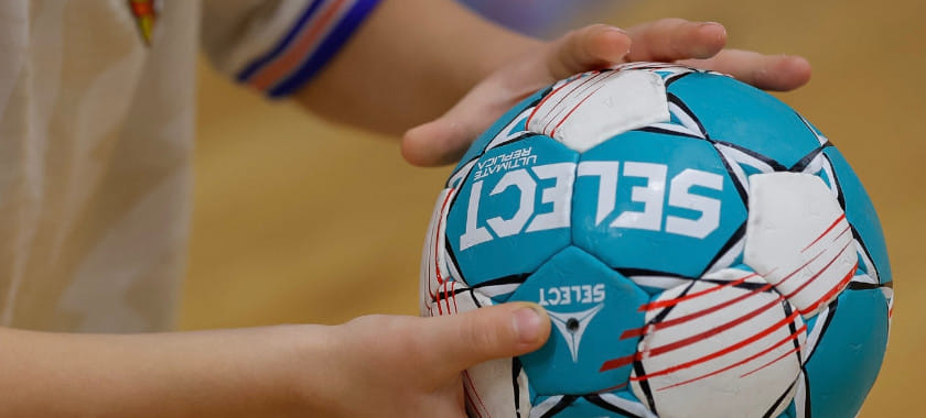 Завершился первый игровой день турнира "Быстрый центр". Команды "Юность Москвы" и СШОР №10 "Олимп" добились двух крупных побед