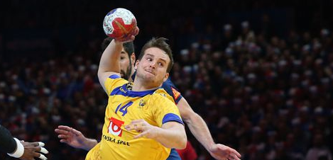 Коронавирус. Шведский разыгрывающий Йеспер Конрадсcон из датского "Скьерна" работает волонтером по доставке продуктов