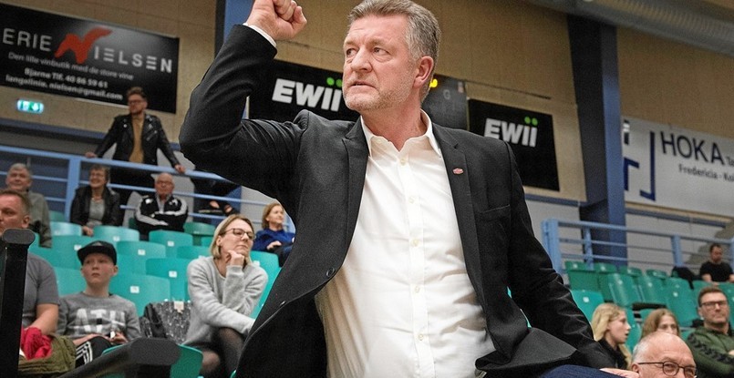 Дания. Директор "Ольборга" Ян Ларсен: "Предпочли бы довести сезон до конца и в спортивной борьбе разыграть титул"