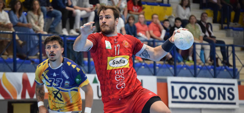 Испания. Правый крайний сборной Бразилии Рудольф Хакбарт сменил "Уэску" на "Куэнку"