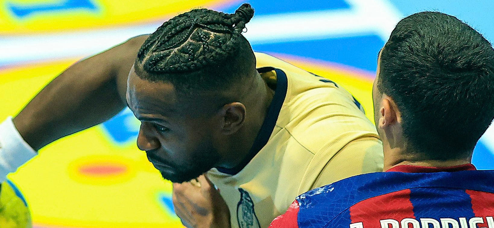 Суперкубок Иберии. "Барселона" в результативном финале обыграла "Порту" и второй год подряд завоевала трофей