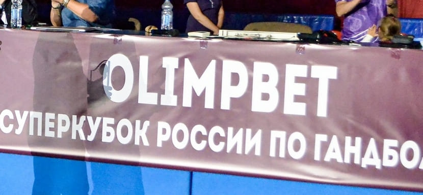 У мужского Суперкубка России появился титульный спонсор. Федеральный телеканал "Матч ТВ" запланировал прямую трансляцию встречи