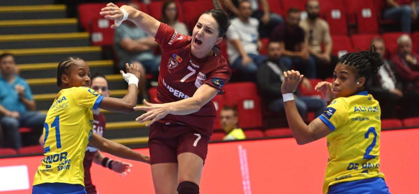 Румыния. "Она наш капитан, она символ команды". 29-летняя разыгрывающая Элиза Бучески продолжит выступать за "Рапид" и в следующем сезоне