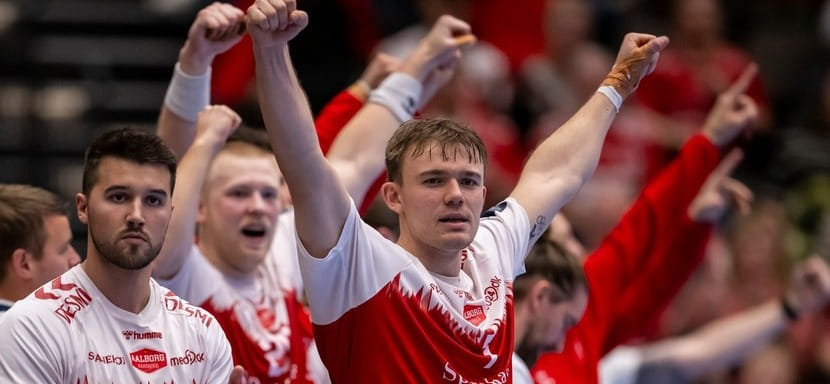 "Пари Сен-Жермен" и датский "Ольборг" добились побед в гостевых матчах десятого тура группового раунда Лиги чемпионов