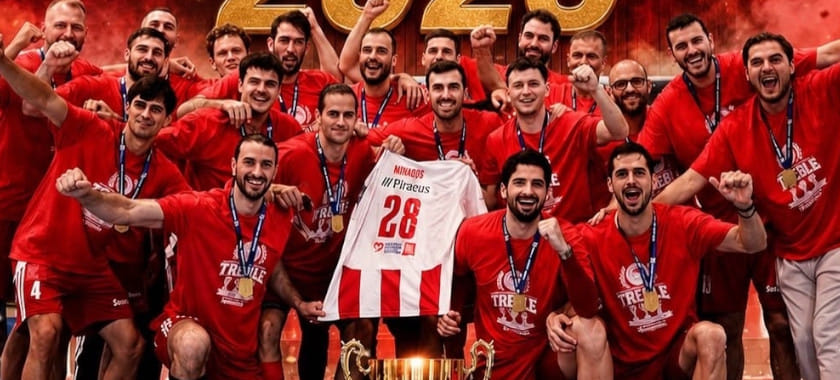 "Олимпиакос" обыграл АЕК в четвёртом матче финальной серии чемпионата Греции и выиграл лигу в третий раз подряд
