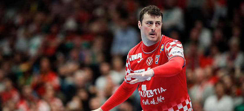 Домагой Дувняк с 720 заброшенными мячами стал лучшим бомбардиром в истории сборной Хорватии. Он обошел Мирзу Джомбу