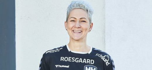 Дания. Экс-вратарь ЦСКА 42-летняя Шана Массон по семейным причинам разорвала контракт с "Хорсенсом" и возвращается в Бразилию