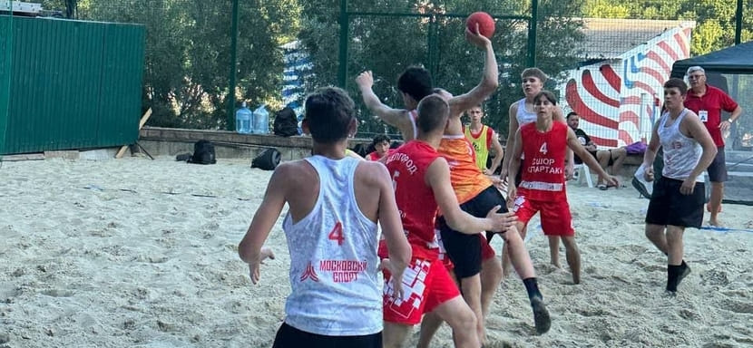 Результаты первого дня юношеского первенства России по пляжному гандболу