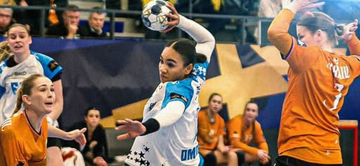 "Бухарест" одержал уверенную гостевую победу над датским "Оденсе" в матче женской Лиги чемпионов. Валерия Маслова забросила три мяча