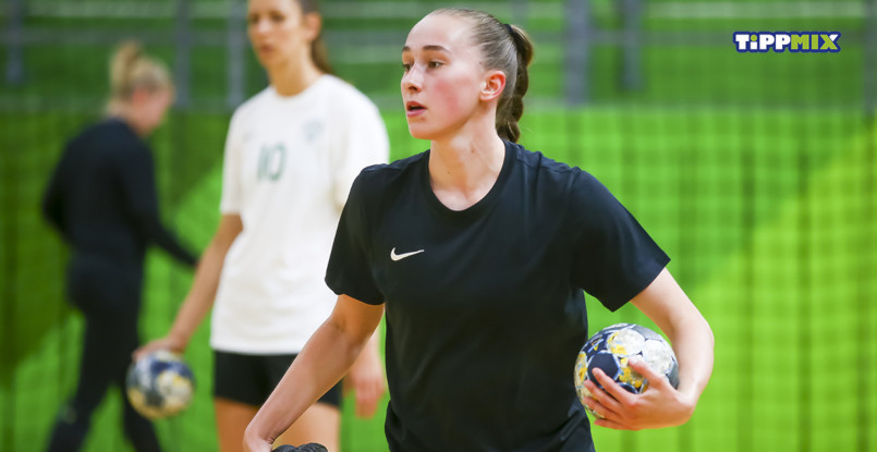 Венгрия. Грета Мартон: "Гандбольные занятия очень сильно отличаются от монотонной физической работы. Болят плечи и бедра"