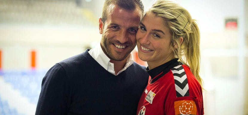 "После тяжёлых испытаний ты получаешь награду, которую заслуживаешь. Удачи, моя любовь!". Рафаэль ван дер Варт накануне дебюта Эставаны Полман