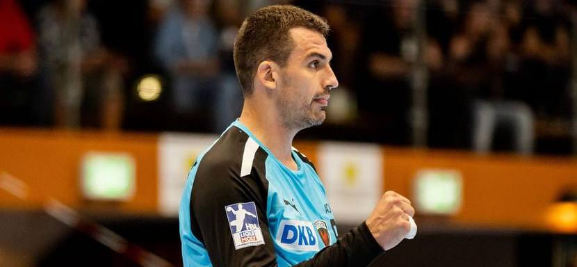 Виктор Киреев: "Понимал, что в России врачи торопиться не станут. Уберут швы, когда необходимость в них отпадёт"