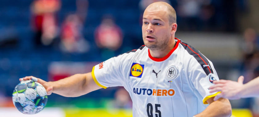 ЧЕ-2022. Сборная Исландии обыграла венгров и вышла в основной раунд, хозяева турнира вылетели. Немцы победили поляков