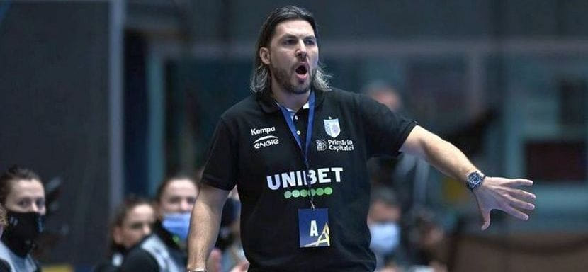 Румыния. Кадровый слух. Руководство "Бухареста" ищет замену Адриану Василе после поражения от "Эсбьерга" в Лиге чемпионов