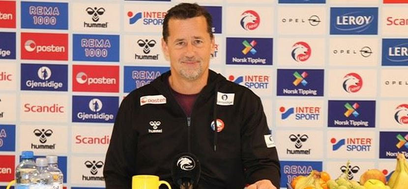 Уле Густав Йекстад заменит Торира Хергейрссона у руля женской сборной Норвегии. Он приступит к обязанностям 1 января 2025 года