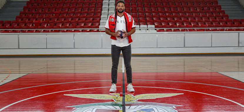 Португалия. Официально. Правый крайний из Швеции Кристофер Хедберг продолжит карьеру в "Бенфике"