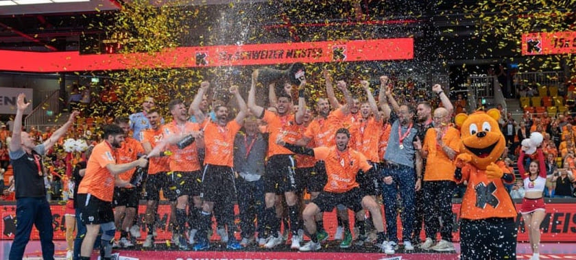 "Шаффхаузен" обыграл "Берн" в третьем матче финальной серии швейцарской лиги и стал чемпионом страны в четвёртый раз подряд