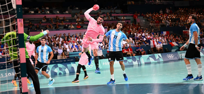 Французы выиграли первый матч на домашнем турнире. Сегодня с перевесом в семь мячей команда Гийома Жиля победила аргентинцев