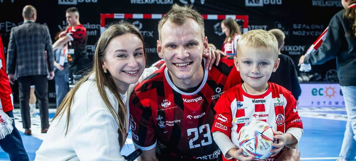 Дмитрий Смоликов: "Ребята шутят, что Глеб играл в "Арсенале" и в "Барселоне", а я подошёл только "Островии"