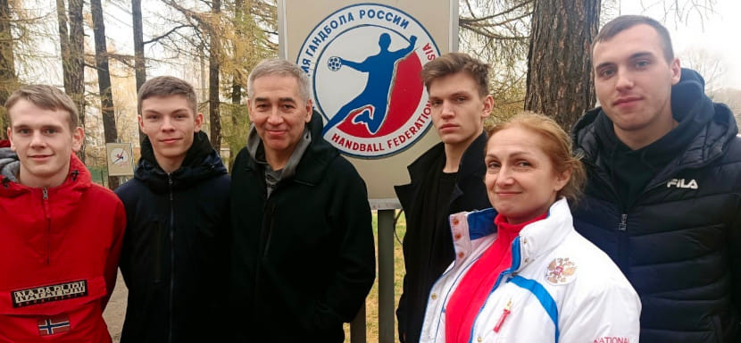 Бросок в будущее. Московская гандбольная академия решила помочь спортивным вузам и… себе