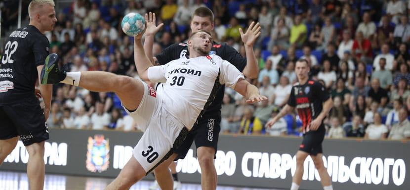 Ставропольский "Виктор" обыграл астраханское "Динамо" на домашнем Кубке Лаврова с перевесом в четыре мяча