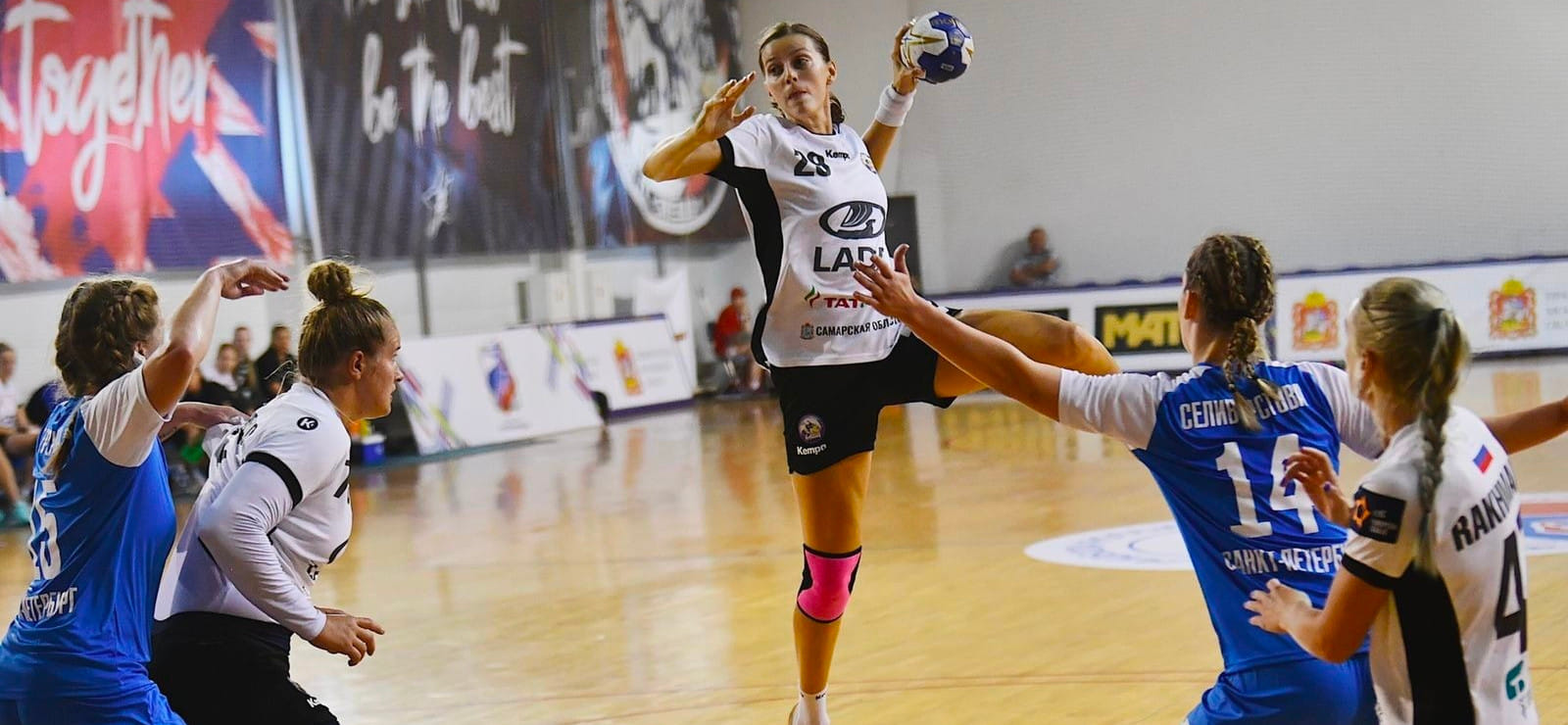 Olimpbet Cуперлига. Валерия Ганичева: "На прогулке с собаками с Лерой Кирдяшевой обсуждаем схемы…"