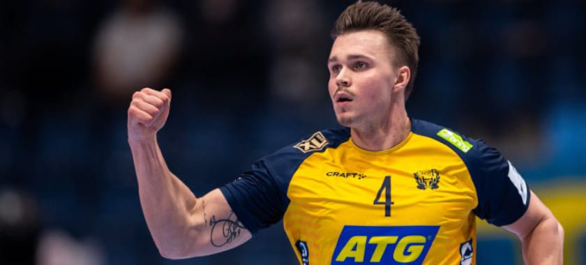 Левый крайний "ПСЖ" Эмиль Меллегорд порвал крестообразные связки во время турне клуба по Японии. Он ещё не играл за новую команду