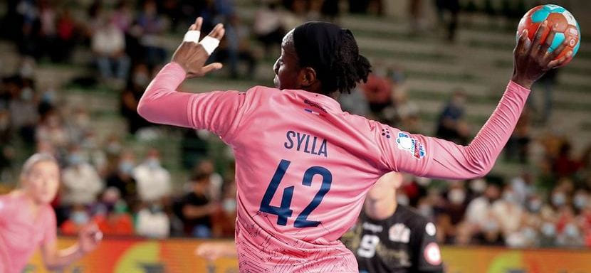 Франция. Левая крайняя "Нанта" Дьенаба Силла выбыла из строя на несколько месяцев после серьезной травмы колена