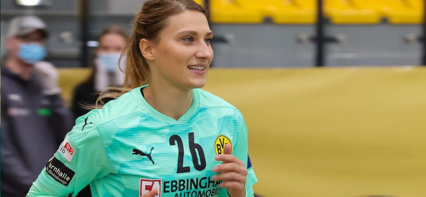 Румыния. Вратарь сборной Германии Изабель Рох перешла в "Вылчу", став одноклубницей Ольги Горшениной, Евгении Левченко и Ирины Глибко