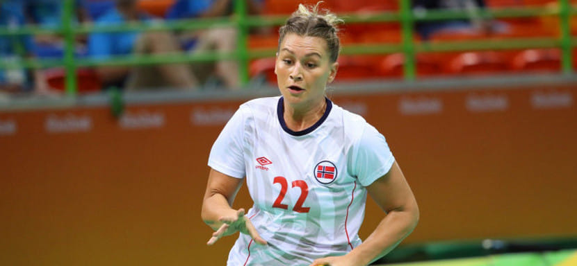 Олимпийская чемпионка Лондона в составе сборной Норвегии Аманда Куртович расстанется с "Дунэрей" и вновь будет защищать цвета "Ларвика"