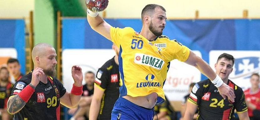 Турнир в Мелеце. "Виве" одержал крупную победу над "Пиотрковянином". "Висла" по пенальти проиграла "Стали"