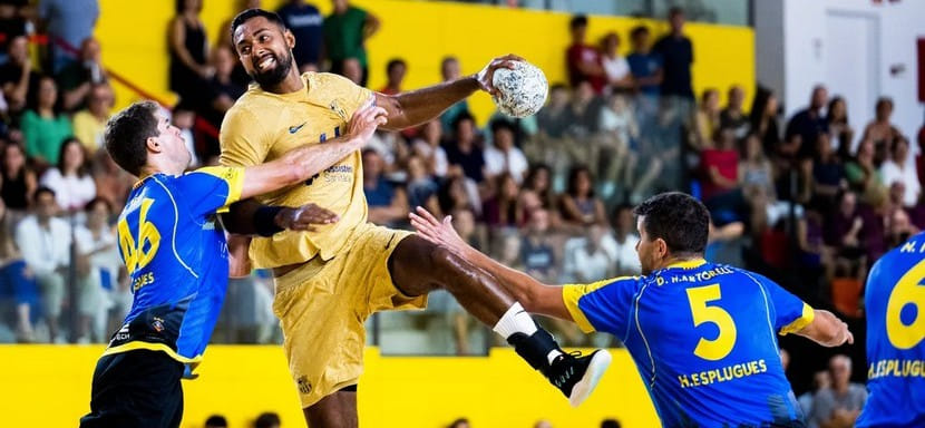 Испания. "Барселона" без проблем пробилась в финал Суперкубка Каталонии