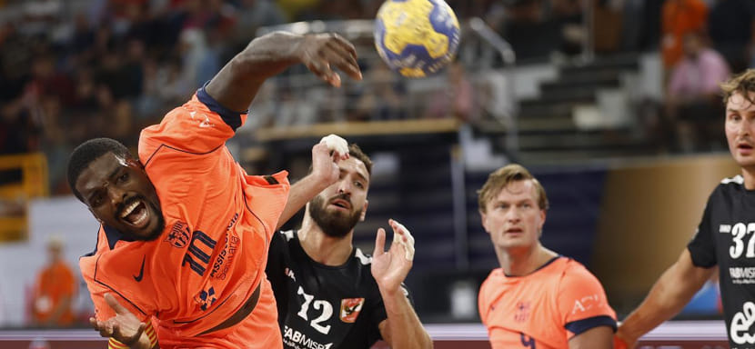 Испанская "Барселона" уверенно обыграла египетский "Аль-Ахли" и вышла в финал клубного чемпионата мира, где встретится с венгерским "Веспремом"