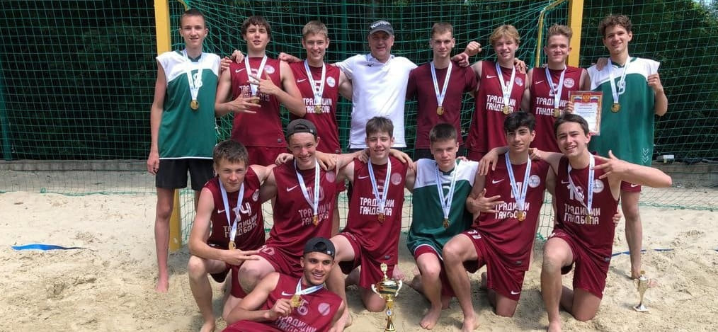 Все — на пляж! "Раньше с трудом наскребали шесть команд, теперь стало гораздо интереснее"