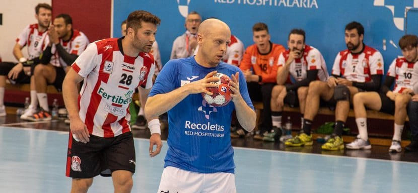 Испания. Капитан "Вальядолида" Диего Камино в 42 года получил серьезную травму левого колена