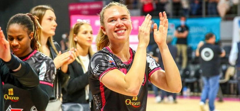 Франция. Шведская разыгрывающая Йенни Карлссон продолжит защищать цвета "Бреста" в следующем сезоне