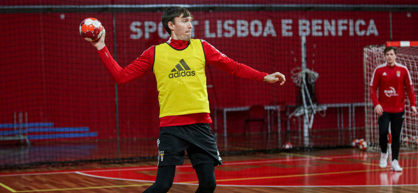 41-летний левый крайний португальской "Бенфики" Юнас Челльман принял решение завершить карьеру после этого сезона