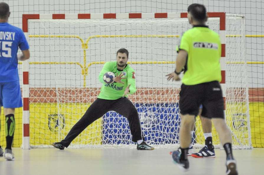 Голкипер сборной Украины Геннадий Комок: "На каждый матч я выхожу с желанием отбить все. Иногда что-то получается"