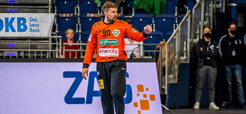 ЧЕ-2022. У основного вратаря сборной Словении Урбана Лесяка положительный тест на коронавирус. Он рискует пропустить старт турнира