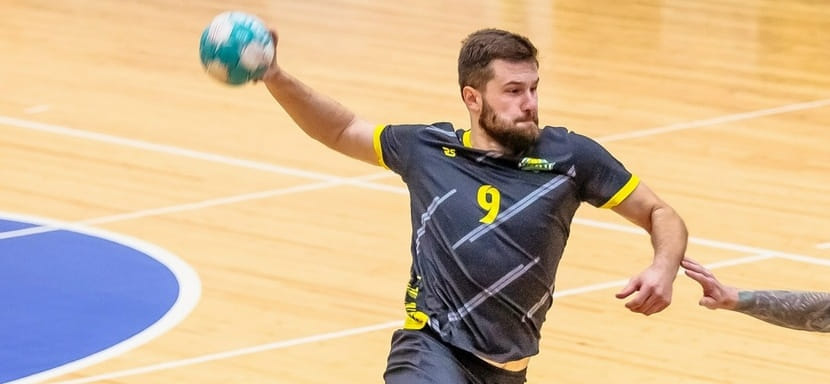 Левый полусредний Артём Пономарёв — капитан команды СГАУ-"Саратов"